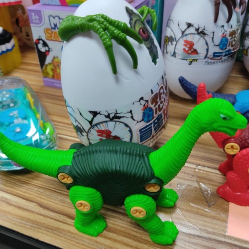 Huevo con dinosaurio dentro DINO2