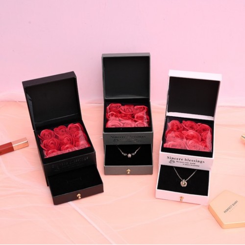 Caja de regalo con 9 rosas ideal para joyería LU861